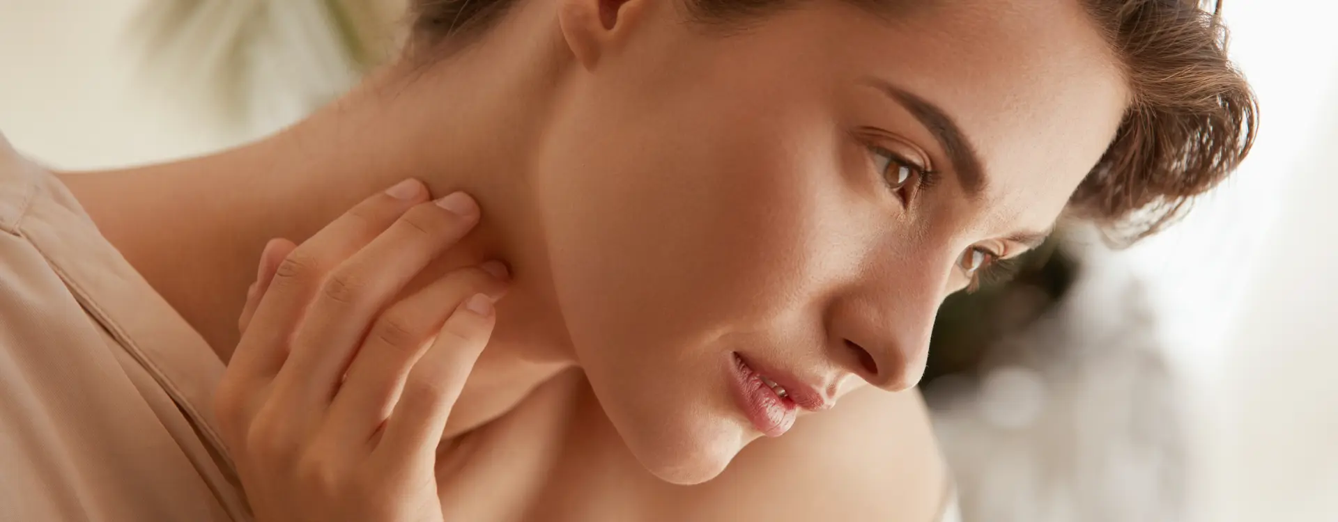A woman in profile with her hand at her neck, the photo on Bellava's facelift page